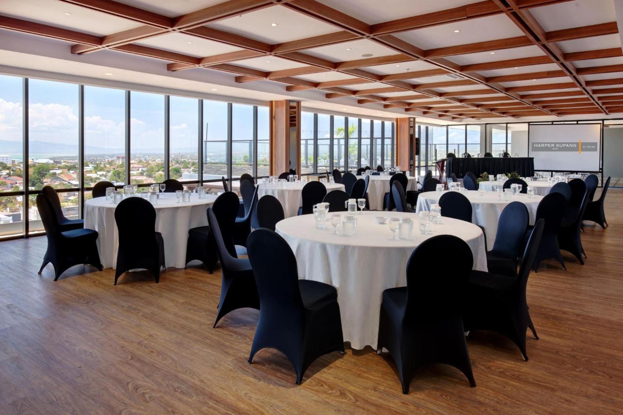 Harper Kupang By Aston Hotel Exterior foto